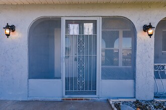 22257 Yonkers Ave in Port Charlotte, FL - Foto de edificio - Building Photo