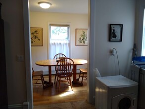 14 Fisk Pl, Unit 14 in Cambridge, MA - Building Photo - Building Photo