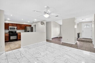 300 Dublin Dr in Lake Mary, FL - Foto de edificio - Building Photo