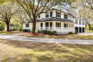 7447 Hawkins Rd in Sarasota, FL - Building Photo