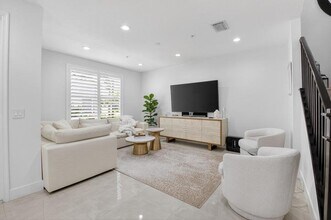 5022 NW 16th Way in Boca Raton, FL - Building Photo - Building Photo