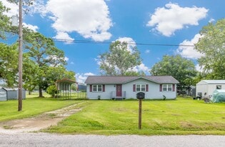 37 Private Rd in Dayton, TX - Building Photo