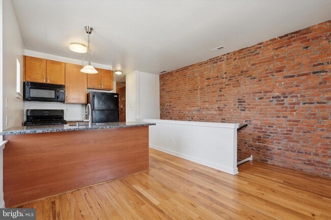 2128 N 17th St, Unit 2 in Philadelphia, PA - Building Photo - Building Photo