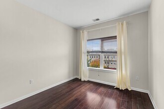 1017 Brittany Dr, Unit 1017 in Wayne, NJ - Foto de edificio - Building Photo