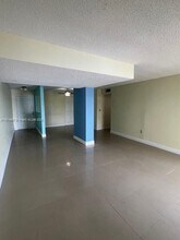 9351 Fontainebleau Blvd in Miami, FL - Building Photo - Building Photo