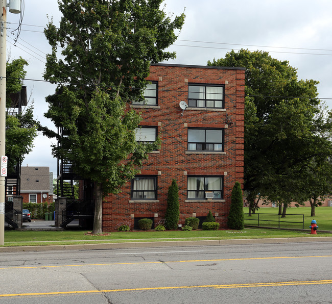 181 Queenston Rd in Hamilton, ON - Building Photo - Building Photo