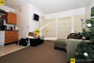 828 Beacon St, Unit 3 in Boston, MA - Building Photo - Building Photo