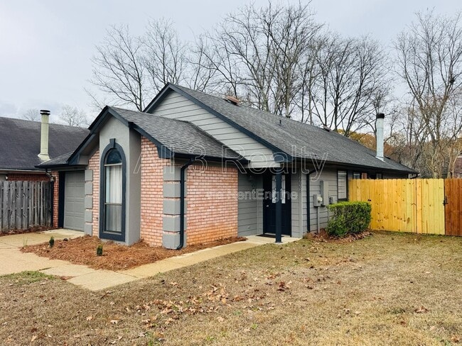 6008 Woodrun Ct in Montgomery, AL - Building Photo - Building Photo