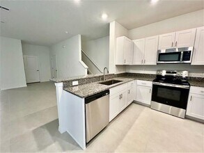 32014 Spiceberry St in San Antonio, FL - Building Photo - Building Photo
