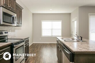 209 NE Kim Ct, Unit 54 in Grain Valley, MO - Foto de edificio - Building Photo