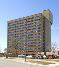 Seal Hi-Rise in St. Paul, MN - Foto de edificio - Primary Photo