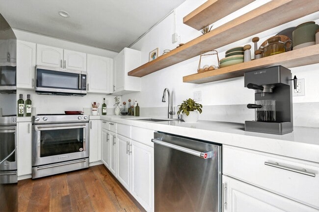 1025 Ocean Avenue in Santa Monica, CA - Building Photo - Building Photo
