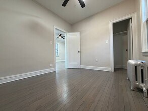 8442 S Essex Ave in Chicago, IL - Building Photo - Building Photo