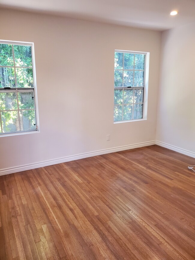 127 N Clark Dr, Unit 1/4 in Beverly Hills, CA - Building Photo - Building Photo