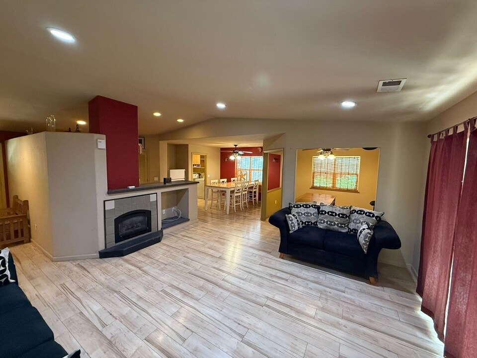 14702 Lafayette Cir in Magalia, CA - Building Photo