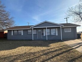 1325 Oakhurst Dr in Wichita Falls, TX - Building Photo