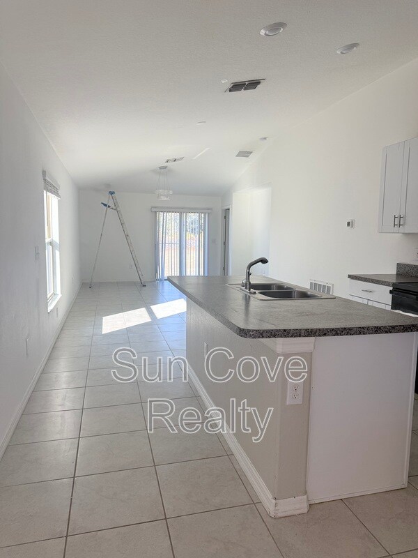 12136 MIracle Mile Dr in Riverview, FL - Building Photo - Building Photo