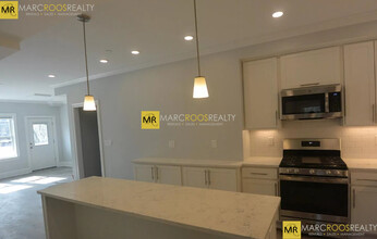 120 Kenrick St, Unit 5 in Boston, MA - Building Photo - Building Photo