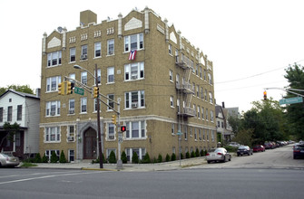 894 Kennedy Blvd in Bayonne, NJ - Foto de edificio - Building Photo