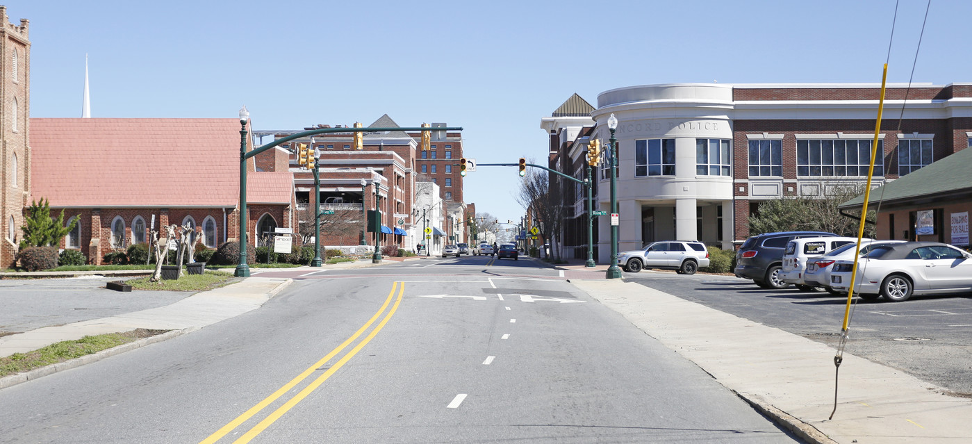 Charlestowne on Cabarrus Charlestowne on Cab in Concord, NC - Building Photo