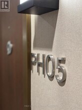 117 McMahon Dr in Toronto, ON - Building Photo - Building Photo