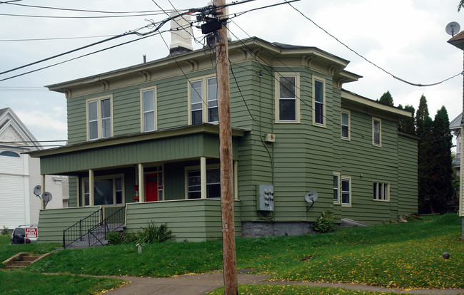 401 Graves St in Syracuse, NY - Foto de edificio - Building Photo