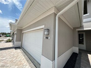 251 Indies Dr E in Naples, FL - Foto de edificio - Building Photo