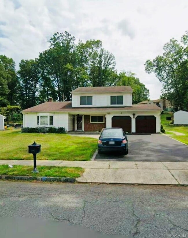 property at 8 Gladstone Dr