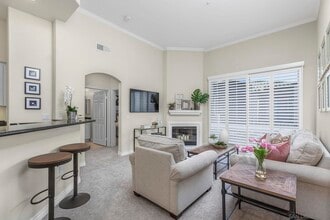 9253 Regents Rd in San Diego, CA - Building Photo - Building Photo