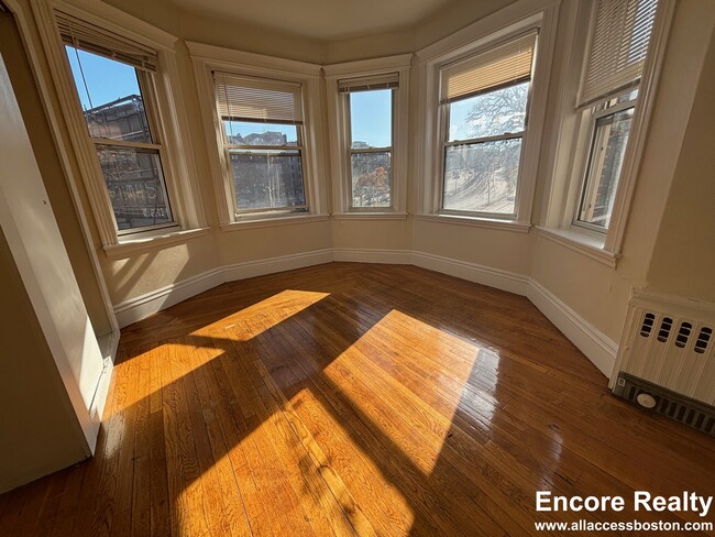 150 Warren St, Unit #35 in Boston, MA - Foto de edificio - Building Photo