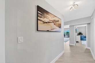 170 N Ocean Blvd in Palm Beach, FL - Foto de edificio - Building Photo