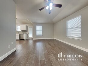 5019 Willow Point Dr in Conroe, TX - Building Photo - Building Photo