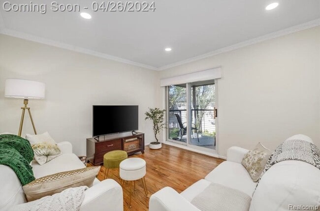 1723 E 14 Mile Rd, Unit D in Birmingham, MI - Foto de edificio - Building Photo