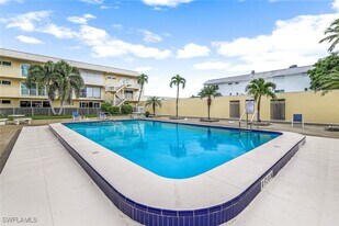 1100 8th Ave S in Naples, FL - Building Photo