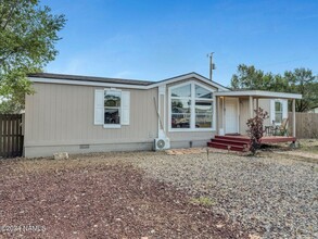 512 Locust St in Williams, AZ - Foto de edificio - Building Photo
