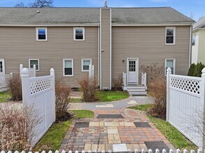 146 Hecla St in Uxbridge, MA - Building Photo - Building Photo