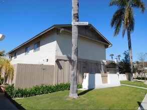 18311 Patterson Ln in Huntington Beach, CA - Foto de edificio - Building Photo