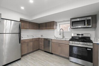 7056 N Rockwell St in Chicago, IL - Building Photo - Building Photo