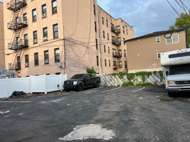 534 Kearny Ave, Unit 1L in Kearny, NJ - Building Photo - Building Photo
