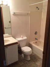 512 Powers Ct in Yorkville, IL - Building Photo - Building Photo