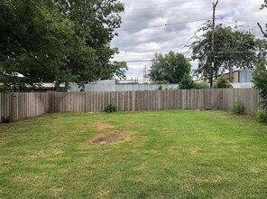 2733 Livingston Ave in Fort Worth, TX - Building Photo - Building Photo