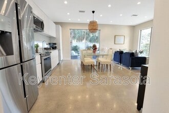 2056 Roselawn St in Sarasota, FL - Building Photo - Building Photo