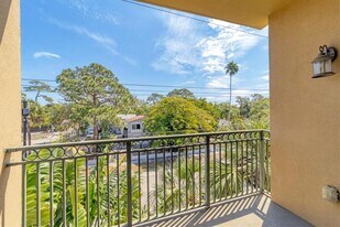 1268 11th St, Unit 2302 in Sarasota, FL - Building Photo