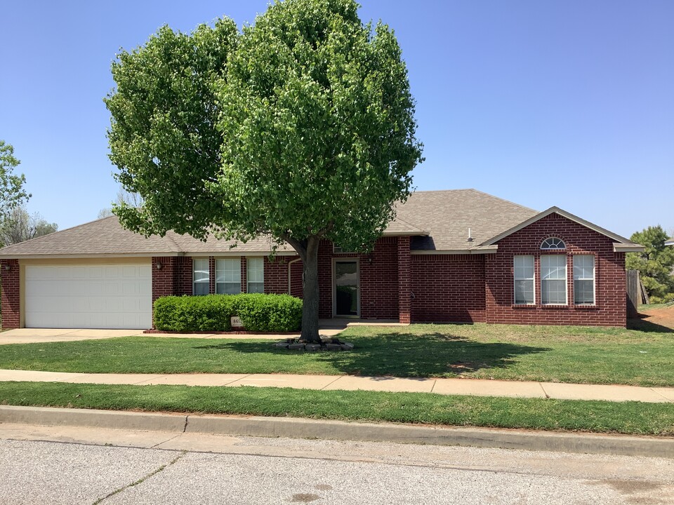 8613 NW 82nd St in Oklahoma City, OK - Building Photo