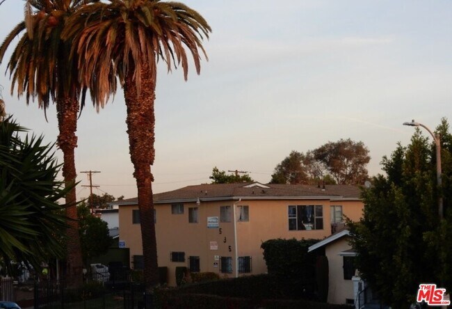 533 W 75th St in Los Angeles, CA - Building Photo - Building Photo
