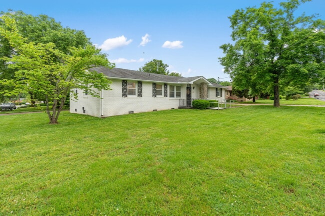 701 Revels Dr in Nashville, TN - Foto de edificio - Building Photo