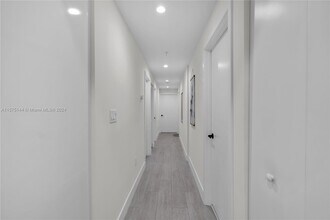 1786 SW 9th St, Unit 1 in Miami, FL - Foto de edificio - Building Photo