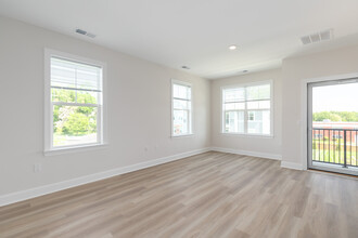 Heritage Court in Ewing, NJ - Foto de edificio - Interior Photo