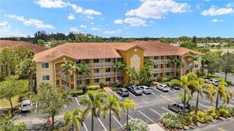 10010 Maddox Ln, Unit 316 in Bonita Springs, FL - Building Photo