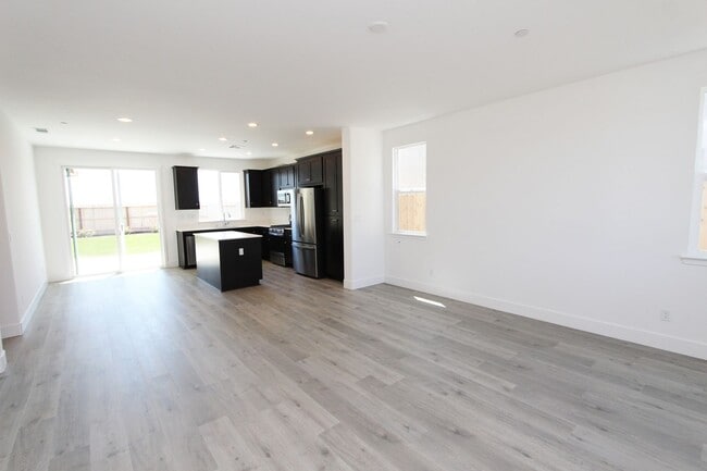 1237 Gypsum Ct in Los Banos, CA - Building Photo - Building Photo